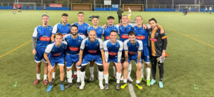 Jugadores del Arrítmicos F.C. en equipo, patrocinados por Limpiezas Salym en la temporada 2025/2026
